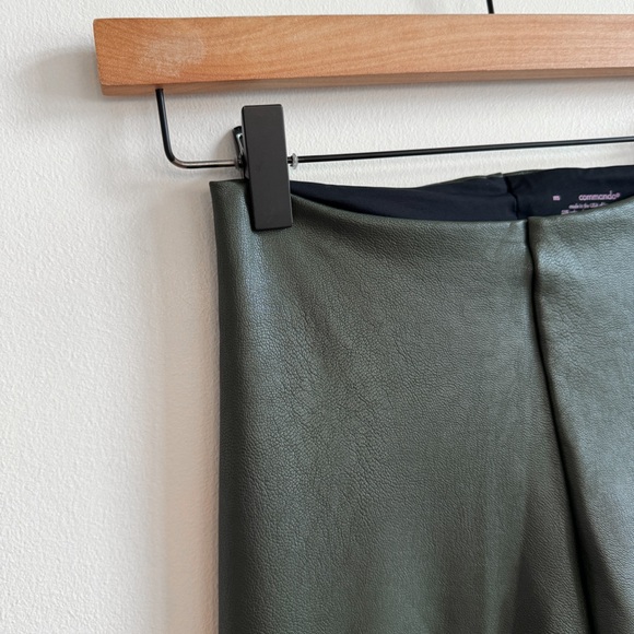 🏷️ SOLD • COMMANDO • Perfect Control Faux Leather Leggings in Pine • Medium - Picture 4 of 10
